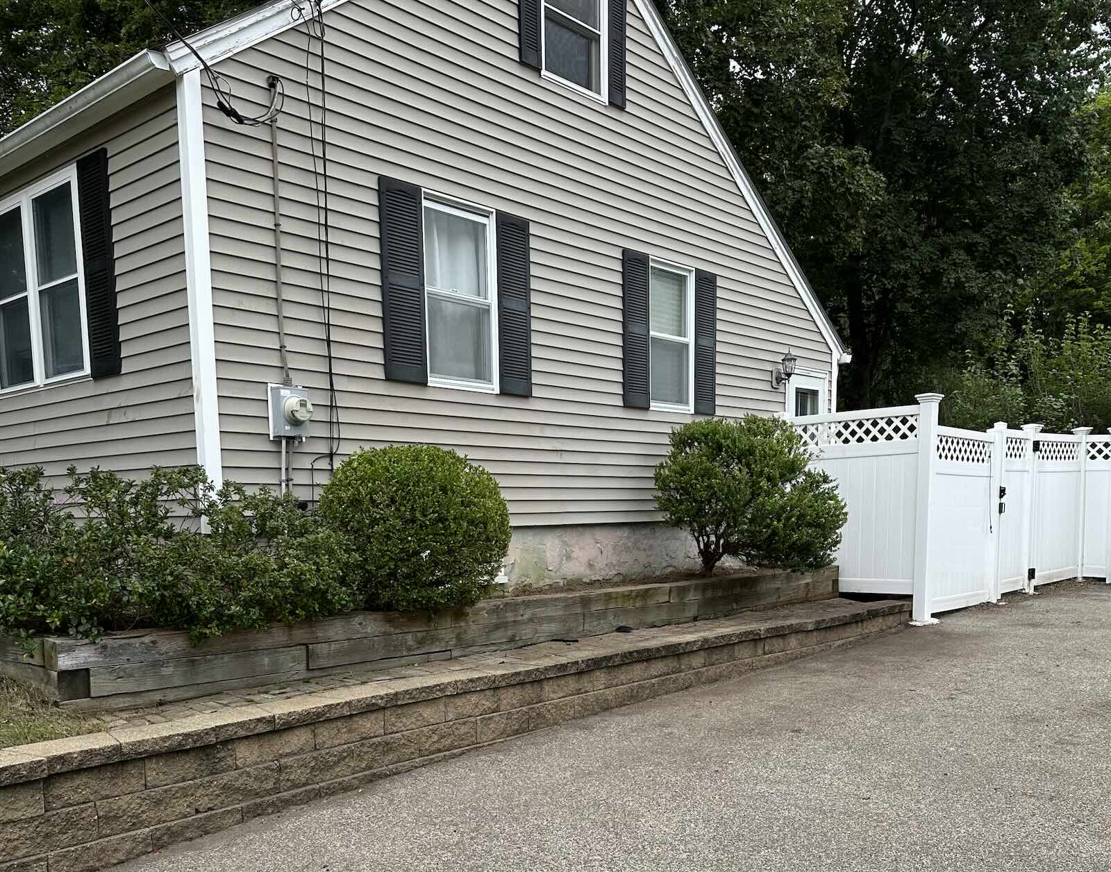 Clean garden beds with trimmed shrubs after landscaping cleanup in Dover NH