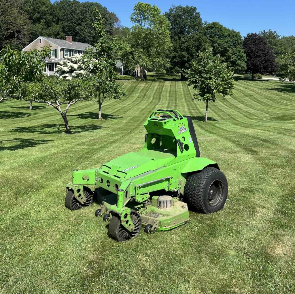 Residential landscaping and lawn mowing service in Newington NH